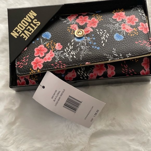 STEVE MADDEN LOGO BAR TRIFOLD WALLET IN GIFT BOX - Picture 9 of 16